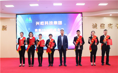 優(yōu)秀員工頒獎.jpg 優(yōu)秀員工頒獎.jpg