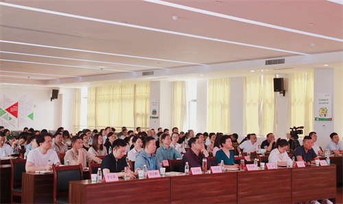 臺(tái)下2.jpg 臺(tái)下2.jpg